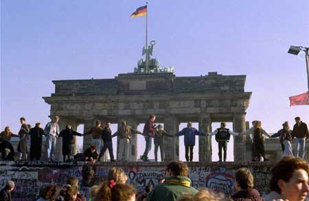 Berlin-wall-dancing